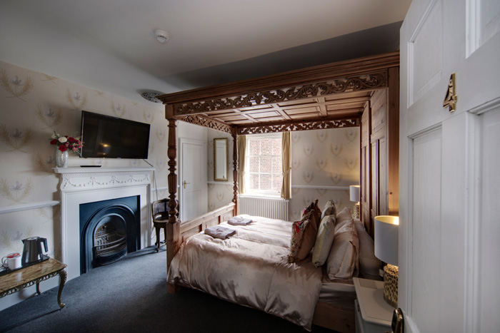 Judge Kay Room - Luxurious Stay | Stone Court House gallery image 1