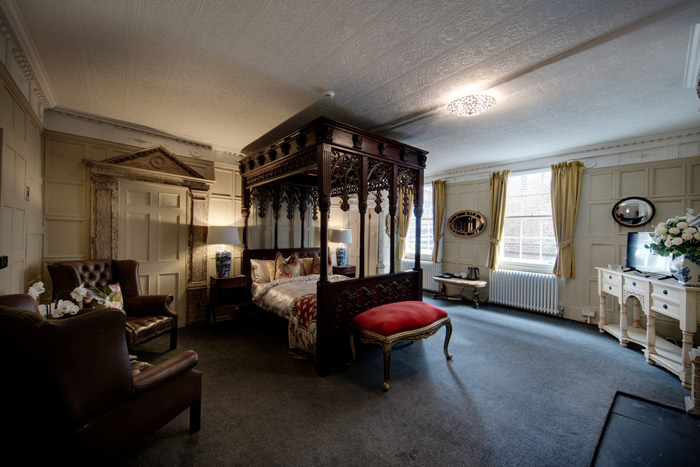 Luxury Stay at Judge Huddlestone | Demirbasa Limited gallery image 1