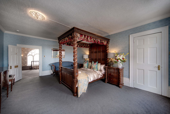 Luxury Stay in Judge Melish Room | Stone Court House gallery image 1